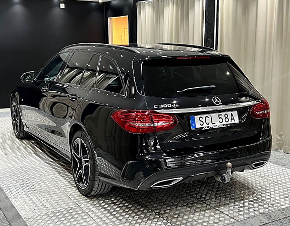 Mercedes-Benz C300 6 of 27