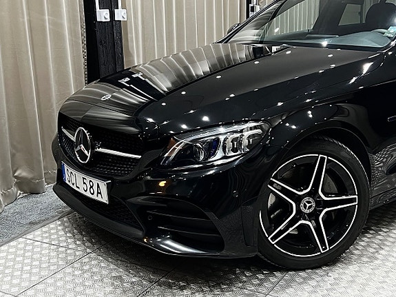 Mercedes-Benz C300 9 of 27