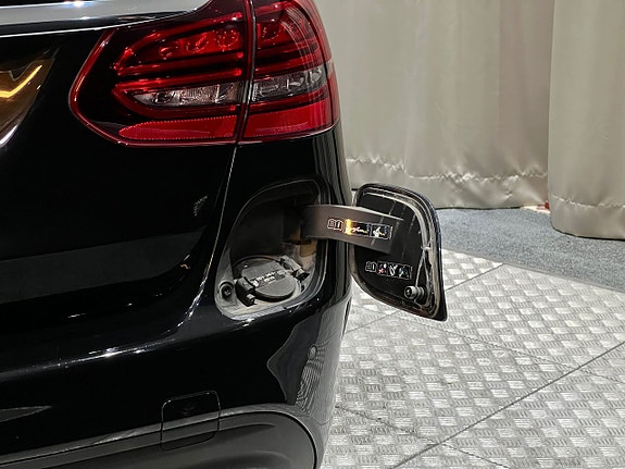 Mercedes-Benz C300 13 of 27