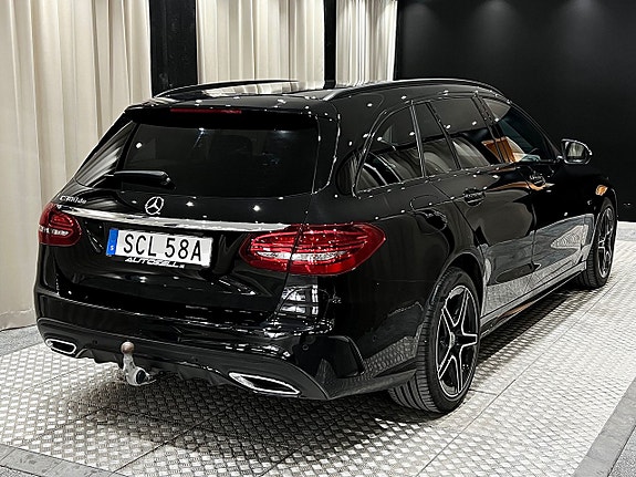 Mercedes-Benz C300 2 of 5