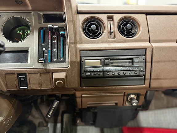 Toyota HiAce Pick-up 10 of 27