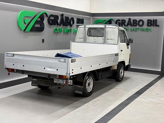 Toyota HiAce Pick-up 5 of 5