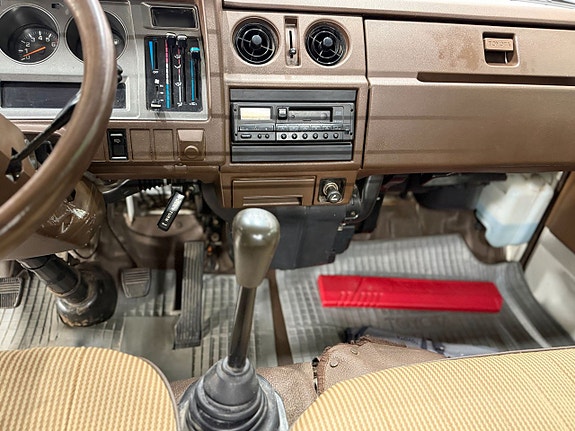 Toyota HiAce Pick-up 14 of 27