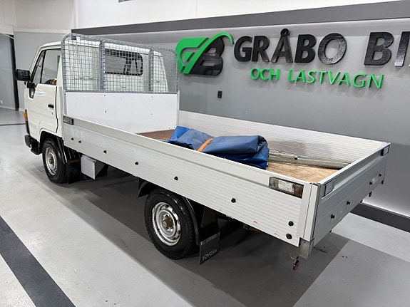Toyota HiAce Pick-up 3 of 5
