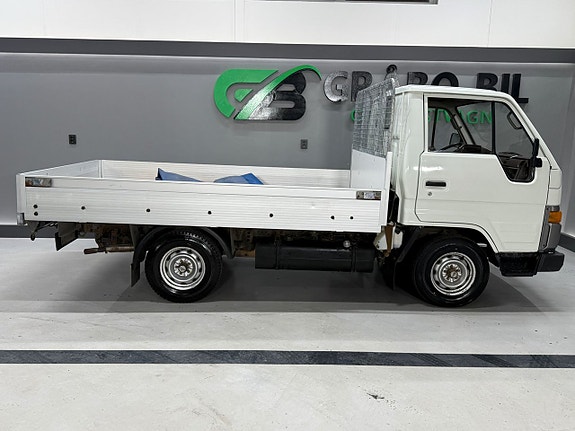 Toyota HiAce Pick-up 6 of 27