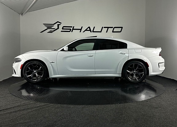 Dodge Charger 10 of 26