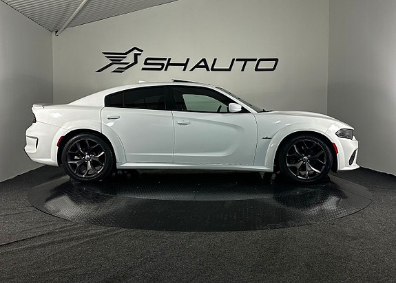 Dodge Charger 5 of 26