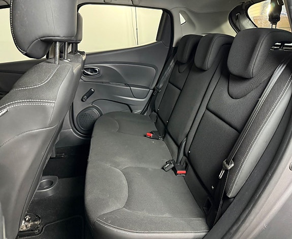 Renault Clio 11 of 18