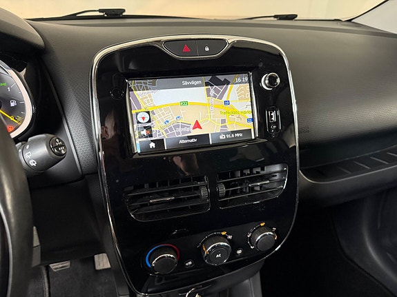 Renault Clio 14 of 18
