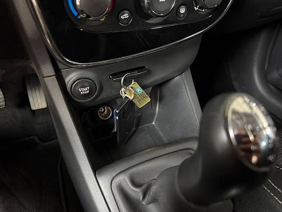 Renault Clio 17 of 18