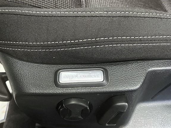 Volkswagen Passat 17 of 26