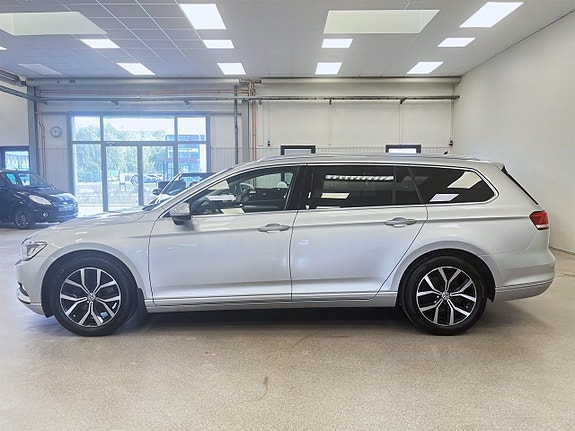 Volkswagen Passat 2 of 5