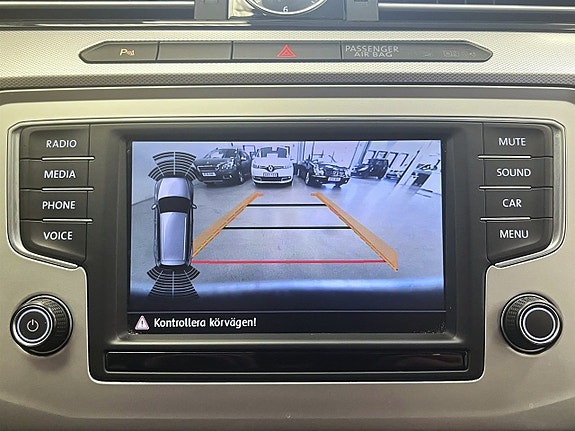 Volkswagen Passat 22 of 26