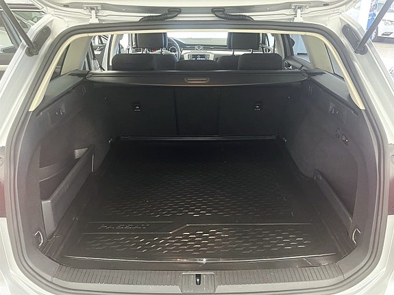 Volkswagen Passat 13 of 26