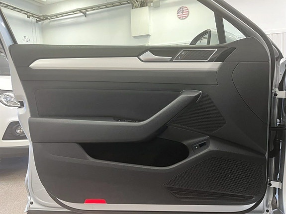 Volkswagen Passat 14 of 26