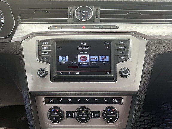 Volkswagen Passat 21 of 26