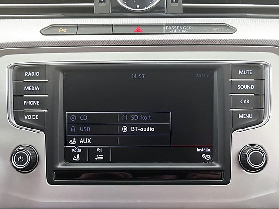 Volkswagen Passat 24 of 26