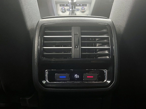 Volkswagen Passat 12 of 26