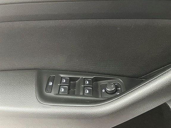 Volkswagen Passat 15 of 26