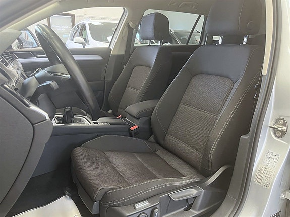 Volkswagen Passat 16 of 26