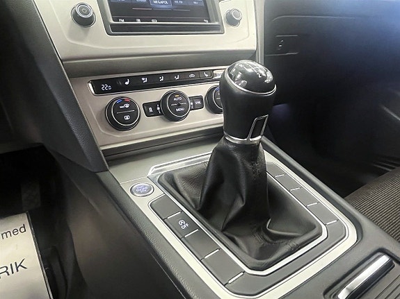 Volkswagen Passat 19 of 26