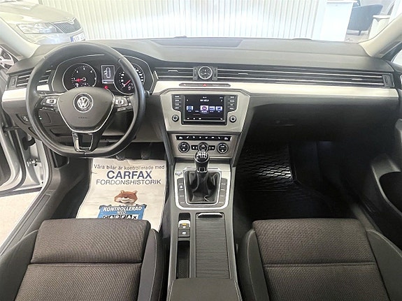 Volkswagen Passat 10 of 26