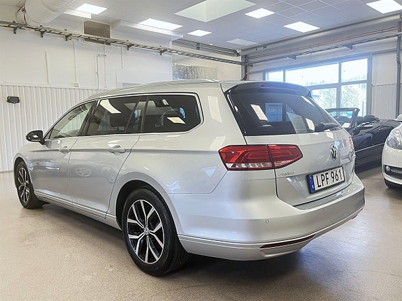 Volkswagen Passat 3 of 5