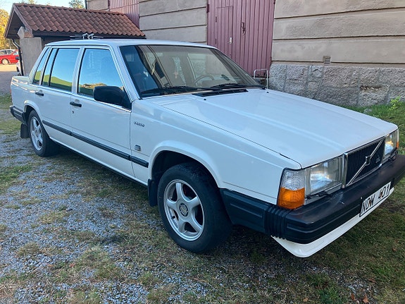 Volvo 740 2 of 9