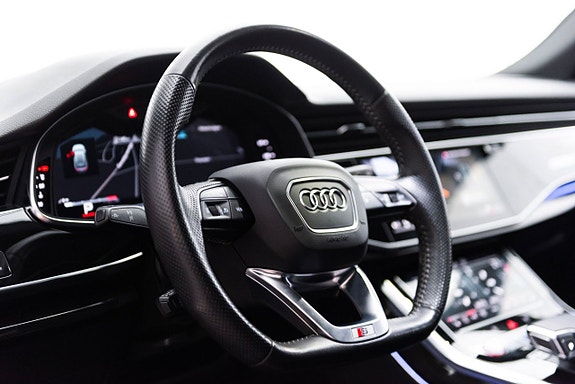 Audi SQ8 10 of 17