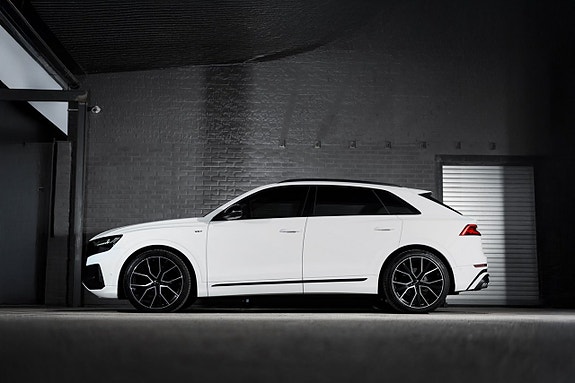 Audi SQ8 3 of 5
