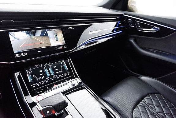 Audi SQ8 12 of 17
