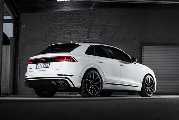 Audi SQ8 2 of 5