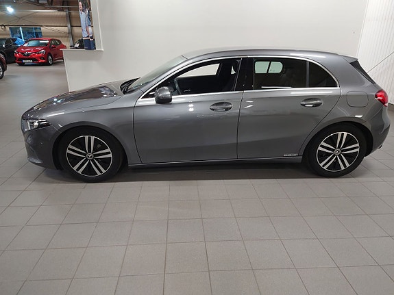 Mercedes-Benz A180 3 of 5