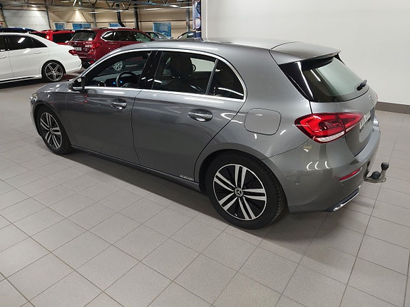 Mercedes-Benz A180 4 of 5