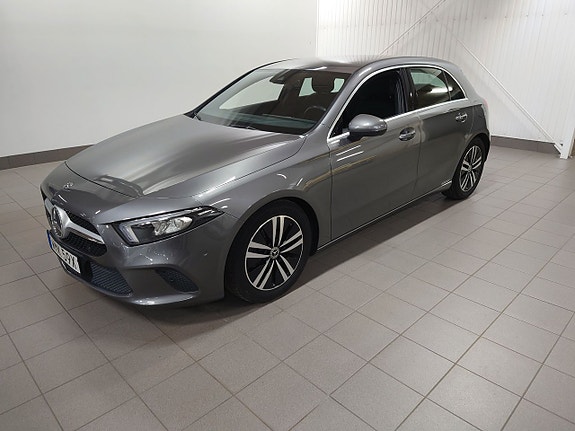 Mercedes-Benz A180 2 of 5