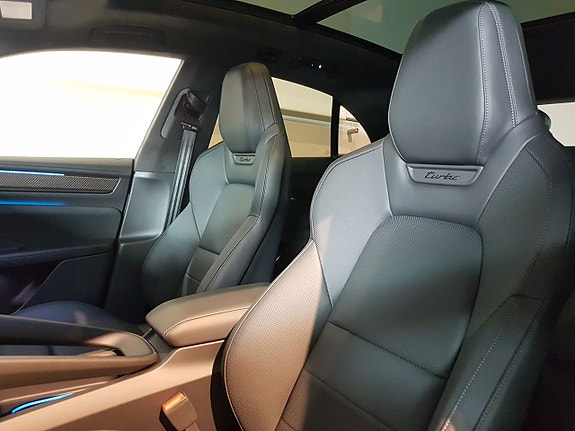 Porsche Macan Turbo 11 of 12
