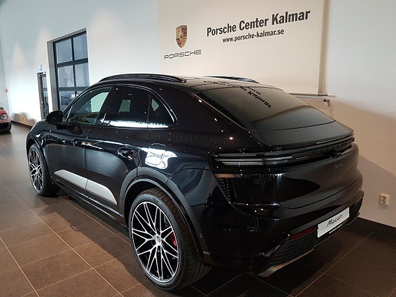 Porsche Macan Turbo 4 of 5