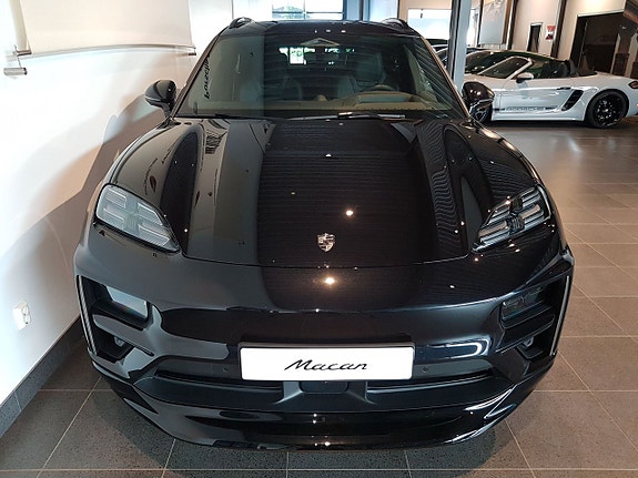 Porsche Macan Turbo 3 of 5