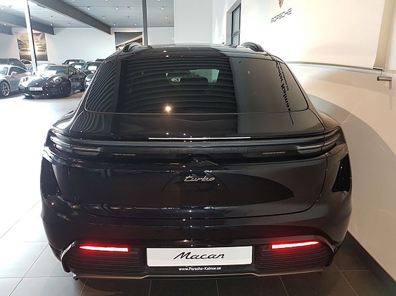 Porsche Macan Turbo 5 of 5