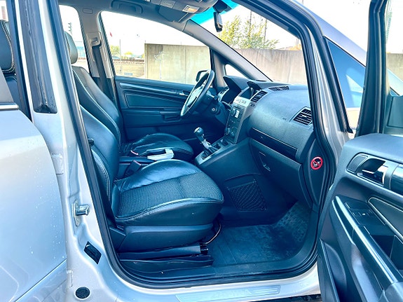 Opel Zafira 6 of 9