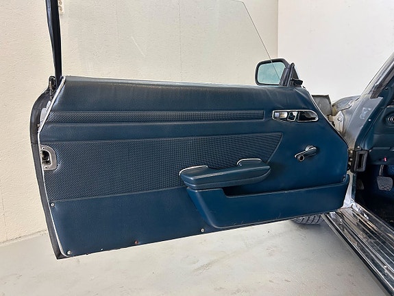 Mercedes-Benz 350 SL 19 of 22