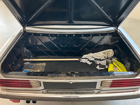 Mercedes-Benz 350 SL 13 of 22