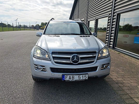 Mercedes-Benz GL420 3 of 5