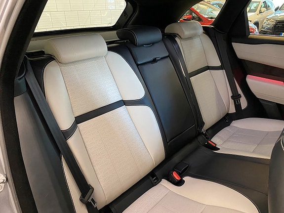 Land Rover Range Rover Velar 11 of 20