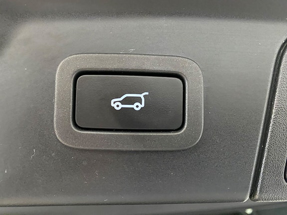 Land Rover Range Rover Velar 18 of 20