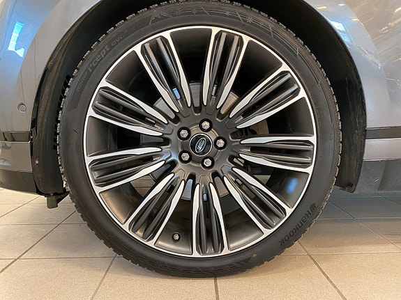 Land Rover Range Rover Velar 16 of 20