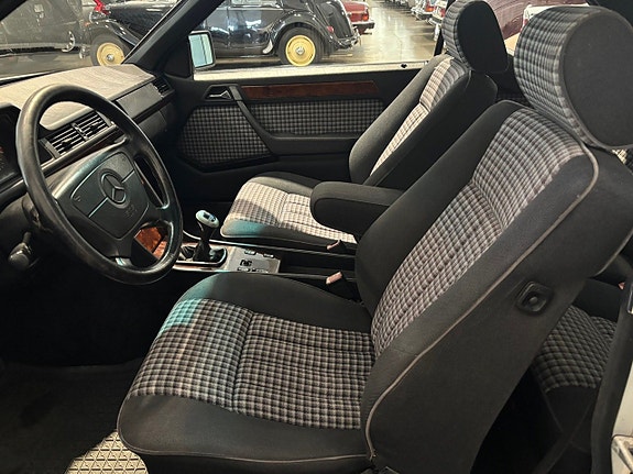 Mercedes-Benz 300 CE-24 7 of 9
