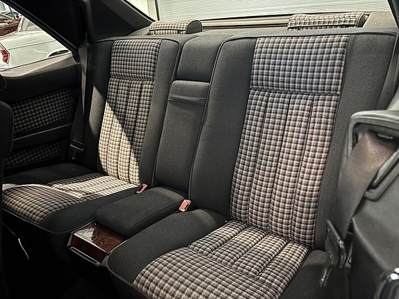 Mercedes-Benz 300 CE-24 8 of 9