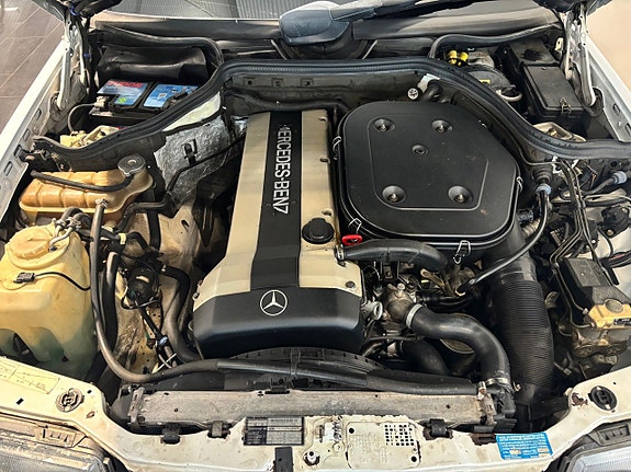 Mercedes-Benz 300 CE-24 9 of 9