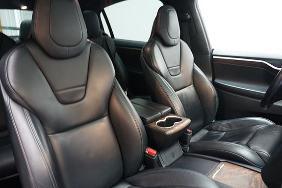 Tesla Model X 6 of 16